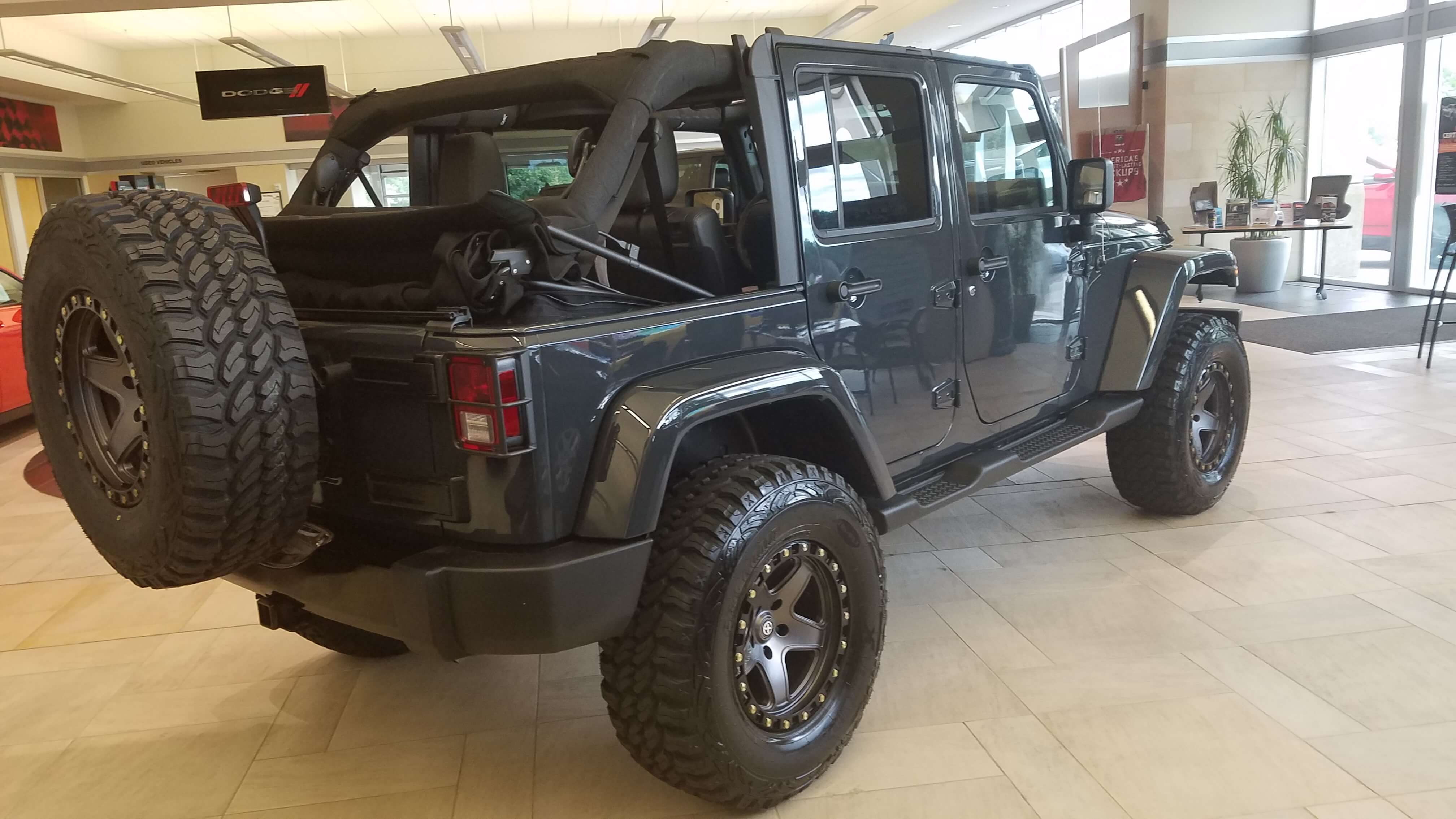 Dual top Group - Set up directly from the factory for summer fun and added versatility in the winter.  The dual top group is the most cost effective way to get everything that you want out of your adventures.  This Jeep also comes with color matched flares and top for a refined look