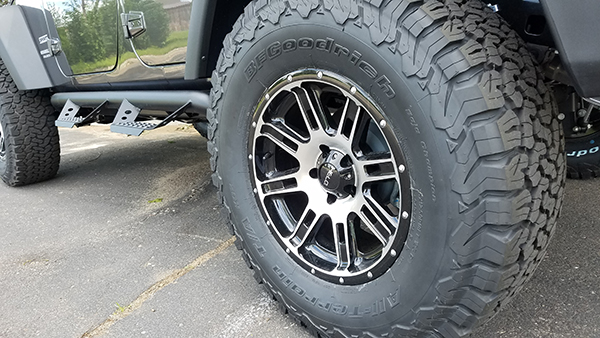 18” HE Gloss Black Machined rims with BFG BAJA tires.  Simple design that gets through the sloppiest of trails.
