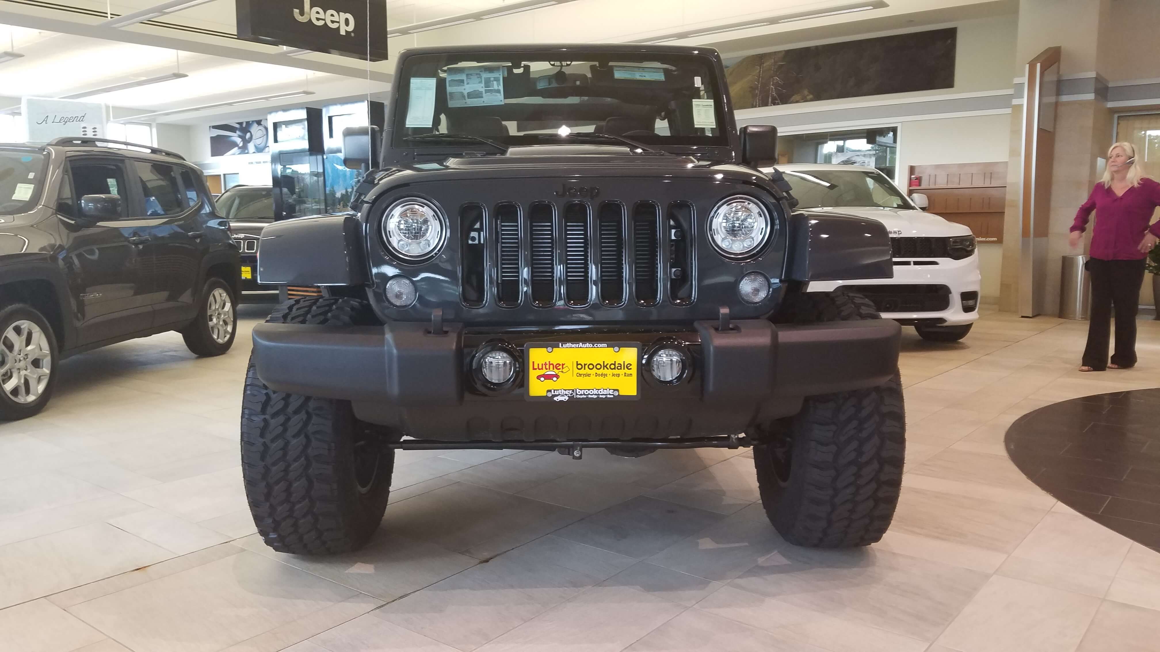 LED Headlamps provide brilliant performance and off road durability. Has a long life, excellent road side lighting, defined beam pattern and the Jeep logo.